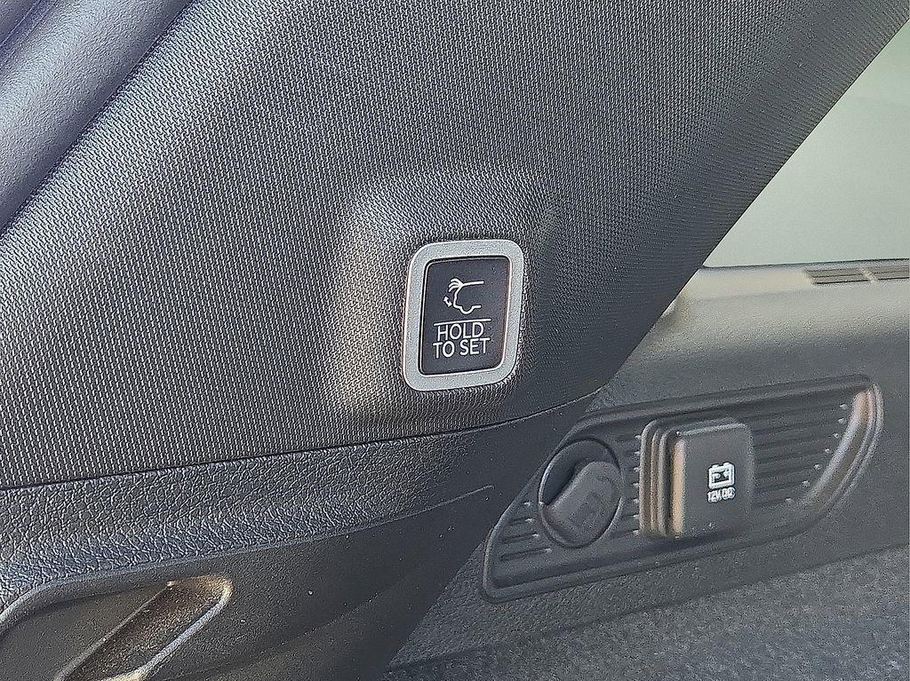 Used 2022 Jeep Grand Cherokee Overland image 16