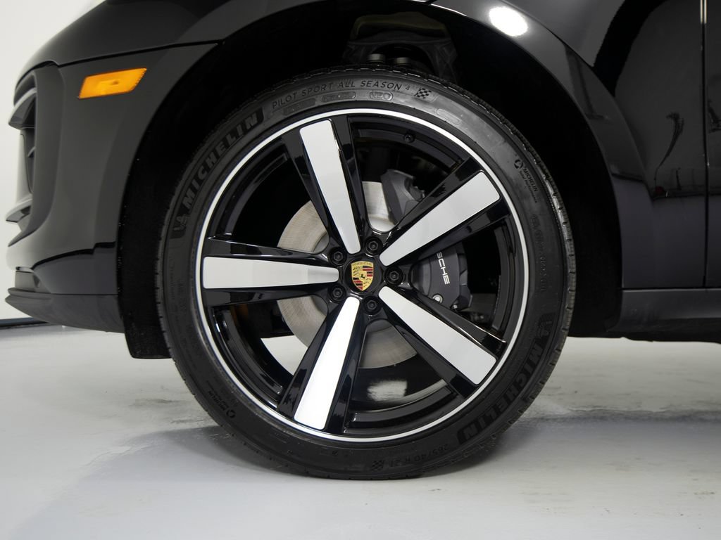 New 2026 Porsche Macan AWD/4WD image 15