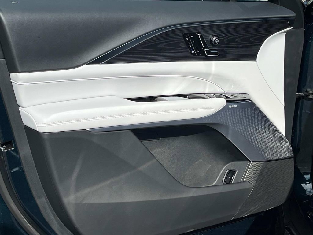 New 2025 Cadillac Lyriq Luxury image 22