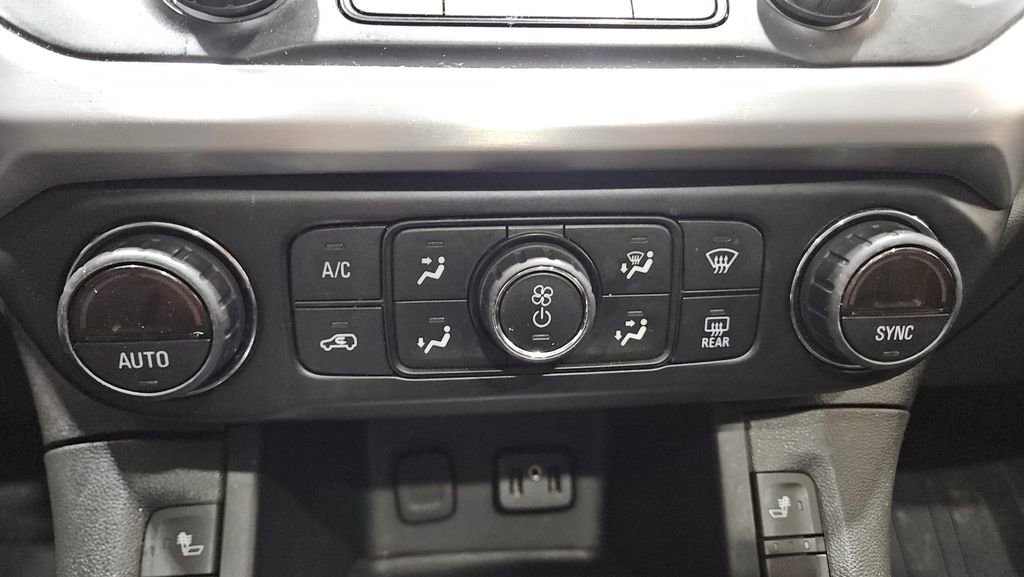 Used 2019 GMC Acadia SLT w/ Black Edition image 30