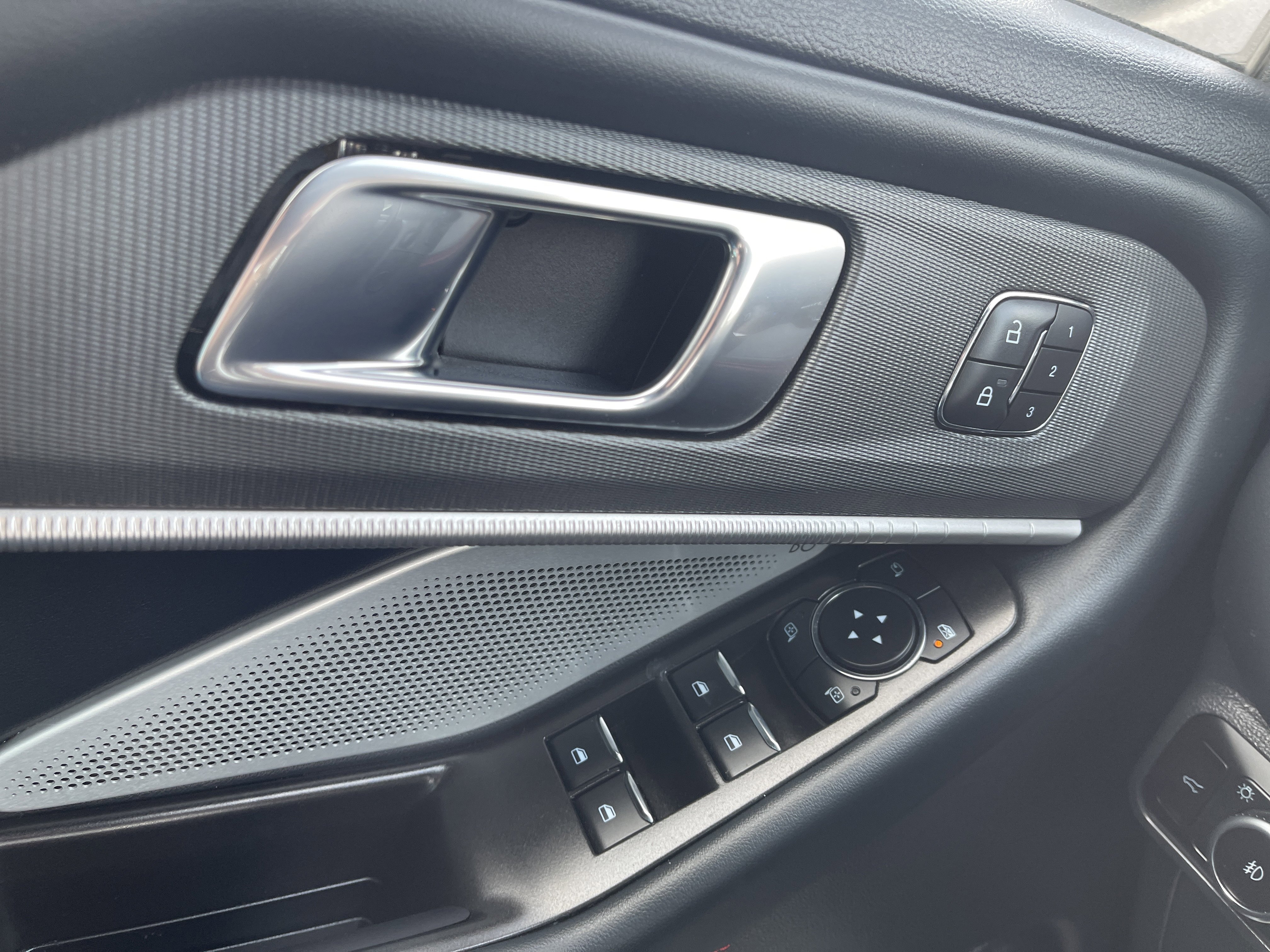 Used 2025 Ford Explorer ST image 24