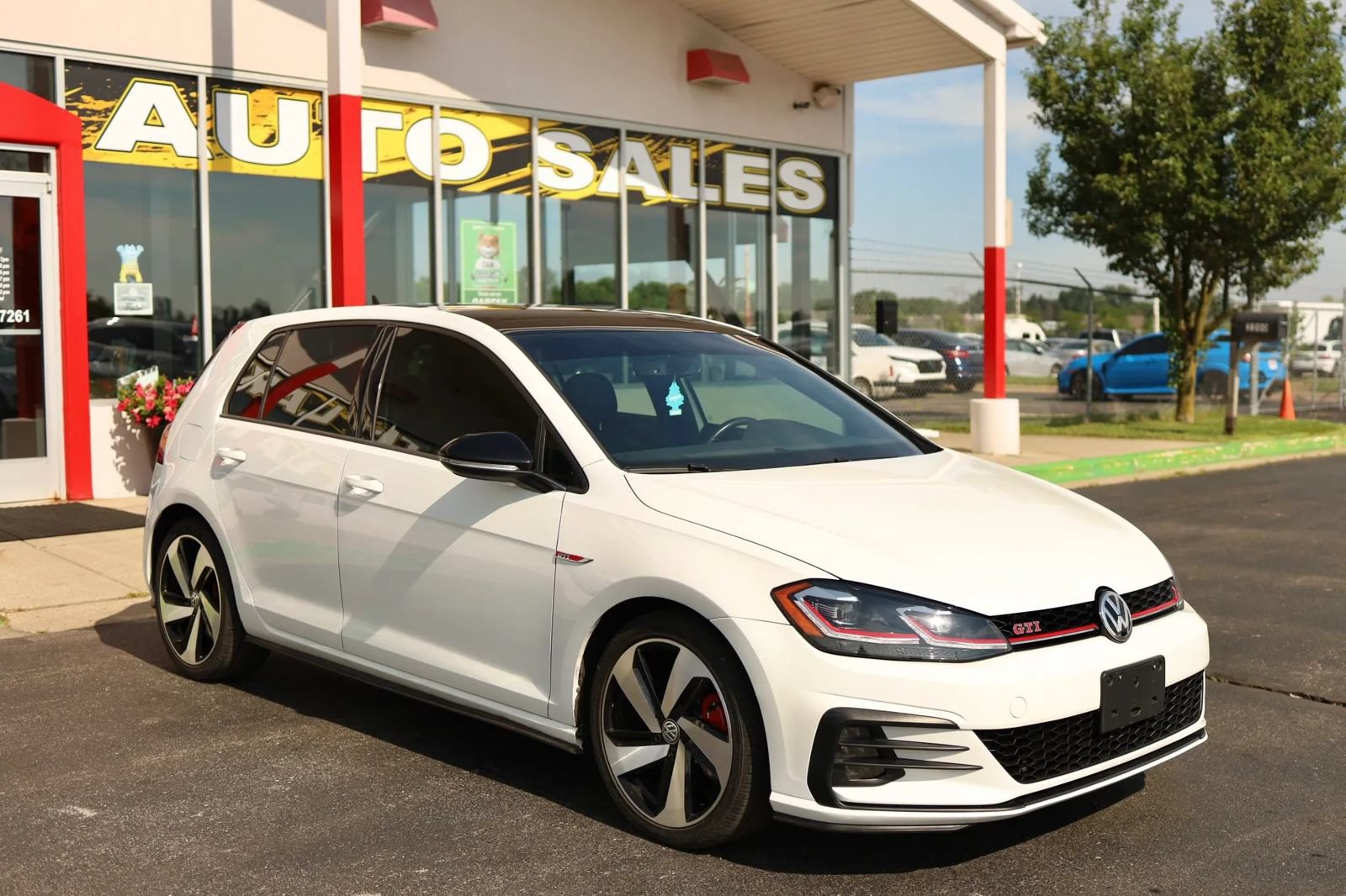 Used 2021 Volkswagen GTI SE FWD image 3