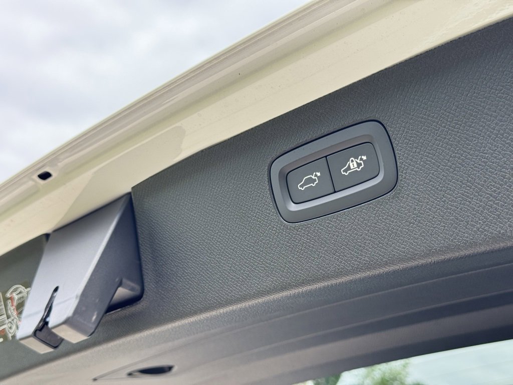 New 2026 Volvo XC90 B6 Ultra image 33