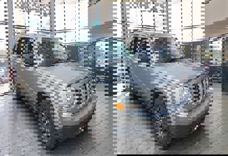 Used 2015 Jeep Patriot High Altitude FWD image 1