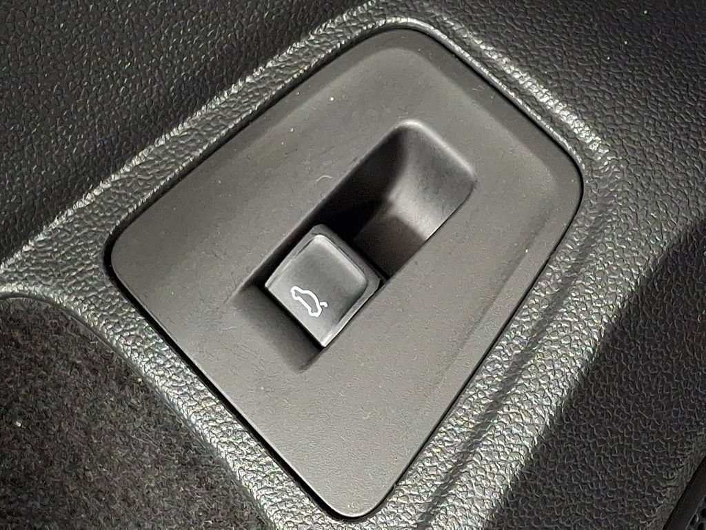 Used 2020 Volkswagen Tiguan SEL AWD/4WD image 26