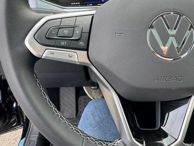 Used 2025 Volkswagen Taos SE w/ Panoramic Sunroof Package AWD/4WD image 23