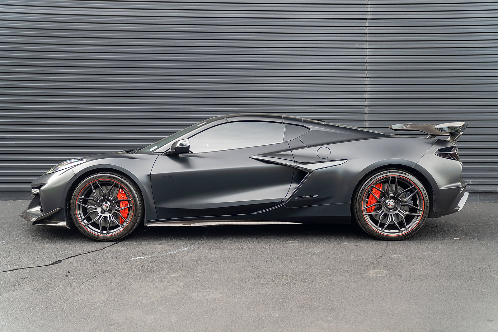 Used 2023 Chevrolet Corvette Z06 w/ Z07 Performance Package RWD image 2