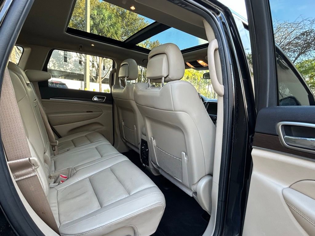 Used 2017 Jeep Grand Cherokee Limited w/ Luxury Group II image 32