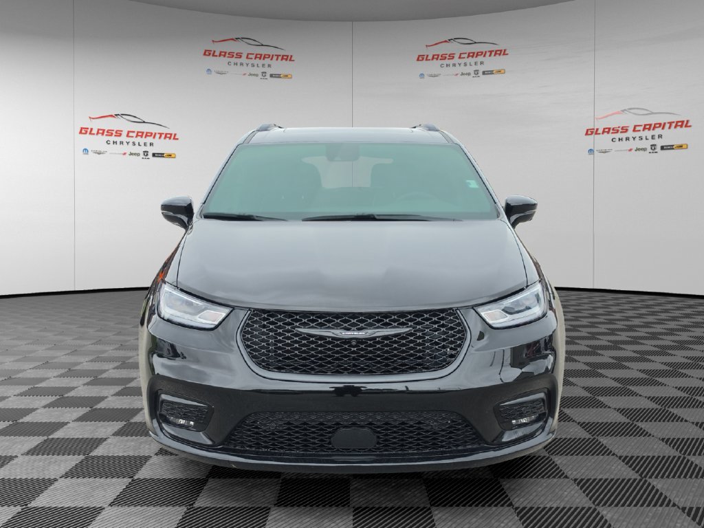 Used 2024 Chrysler Pacifica Limited w/ S Appearance Package FWD image 2