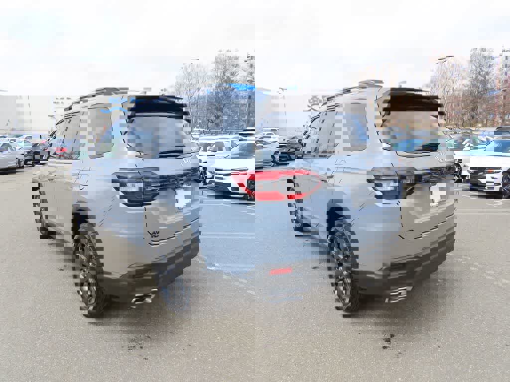 Certified 2025 Honda Pilot Sport image 4