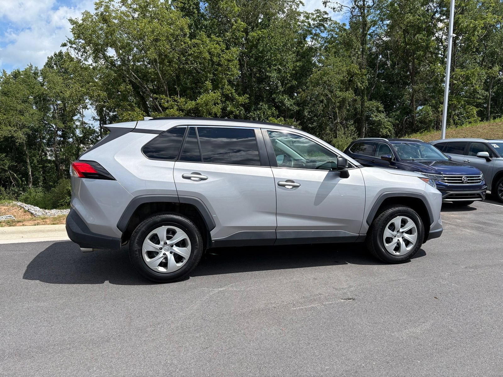 Used 2021 Toyota RAV4 LE FWD image 8