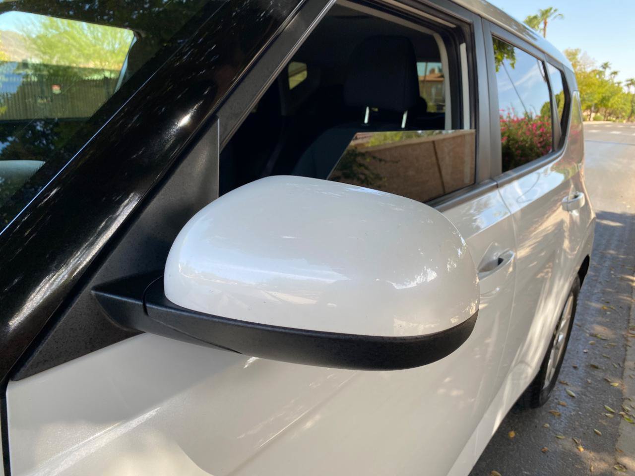 Used 2025 Kia Soul LX w/ LX Technology Package FWD image 11