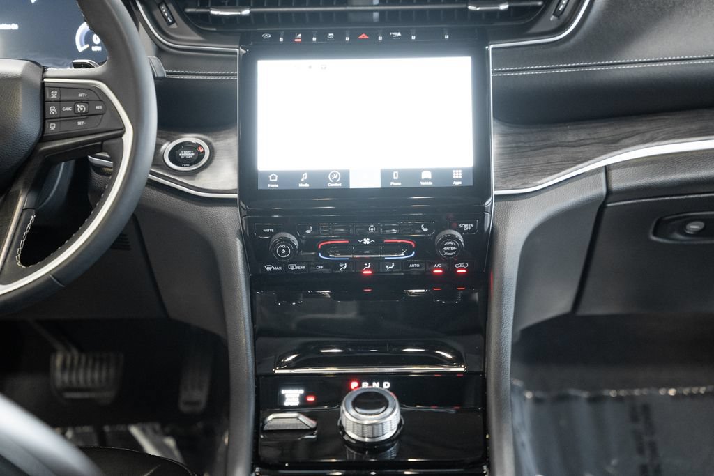 Certified 2023 Jeep Grand Cherokee L Limited AWD/4WD image 22