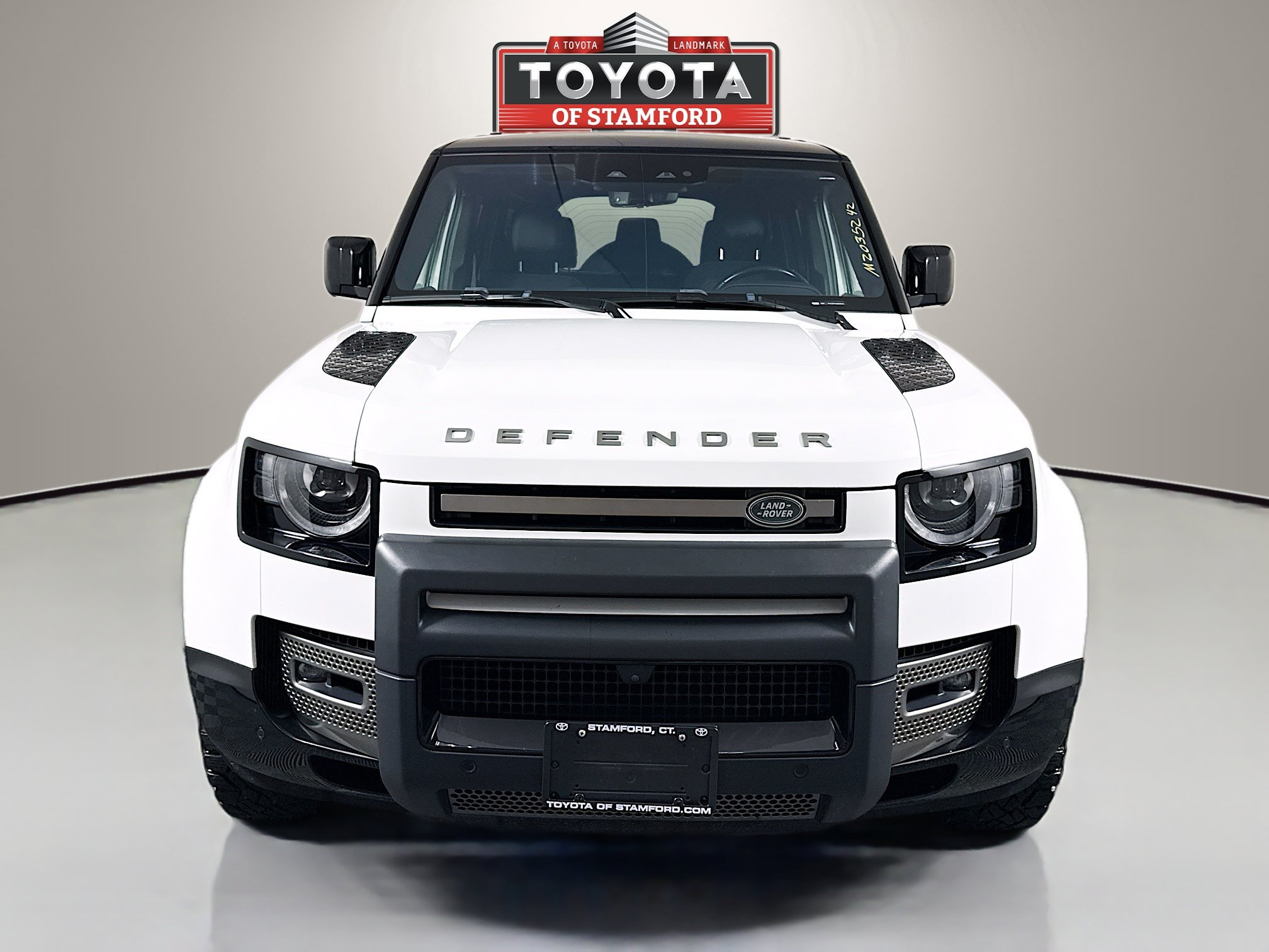 Used 2021 Land Rover Defender 110 X-Dynamic SE AWD/4WD image 2