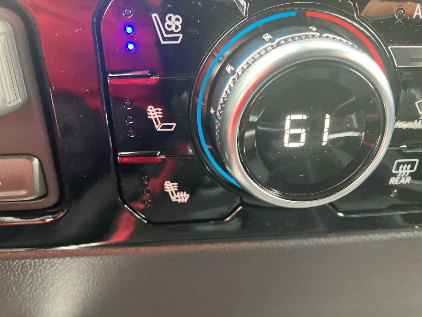 New 2026 GMC Sierra 1500 SLT w/ SLT Premium Package image 32