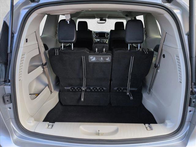 Used 2020 Chrysler Pacifica Touring-L w/ Advanced Safetytec Group image 6