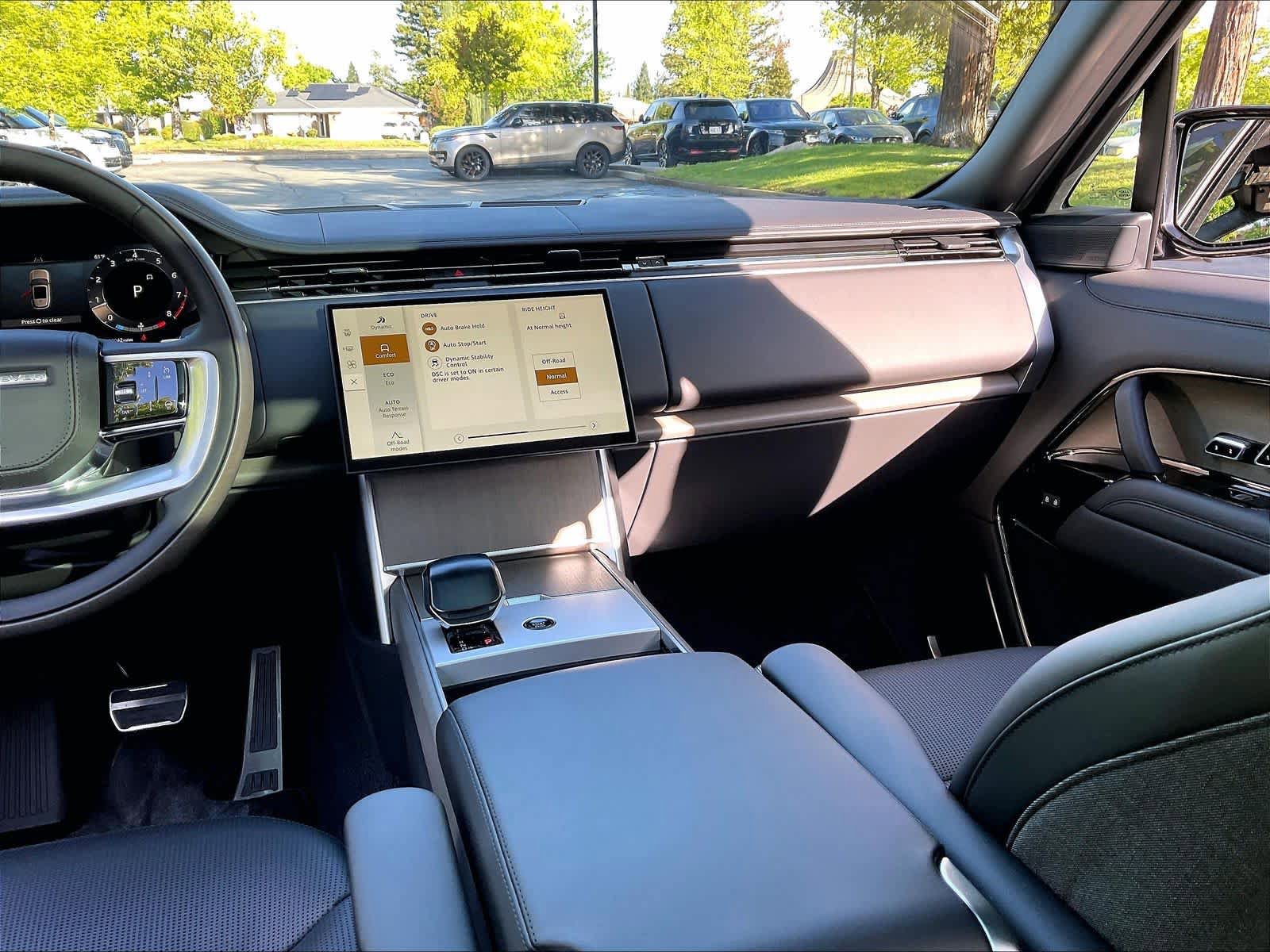 New 2026 Land Rover Range Rover SV AWD/4WD image 9
