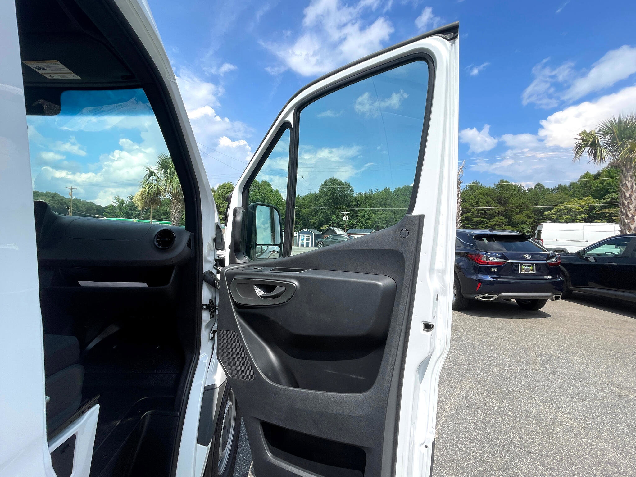 Used 2023 Mercedes-Benz Sprinter 2500 image 20