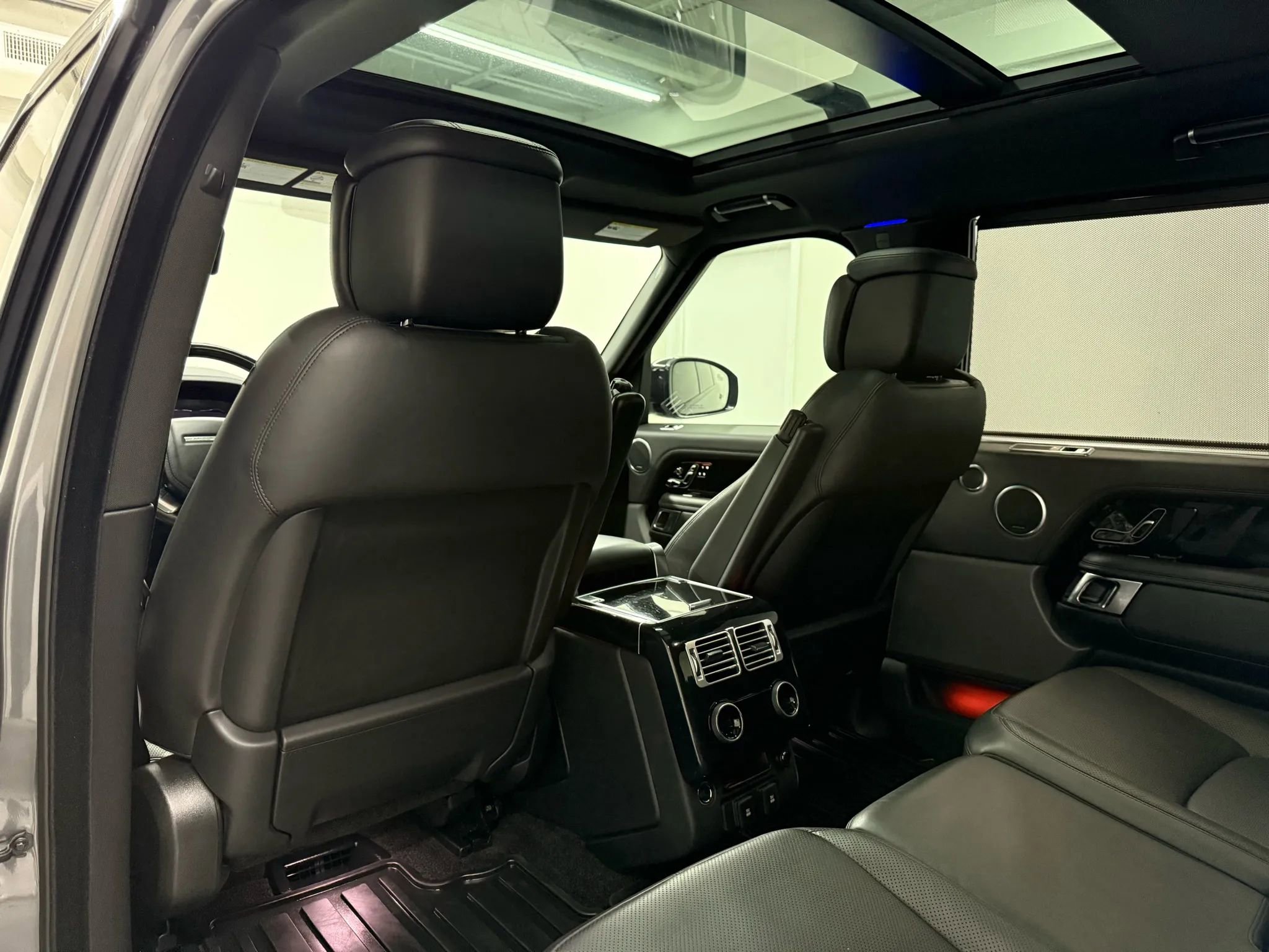 Used 2019 Land Rover Range Rover Long Wheelbase Supercharged AWD/4WD image 42
