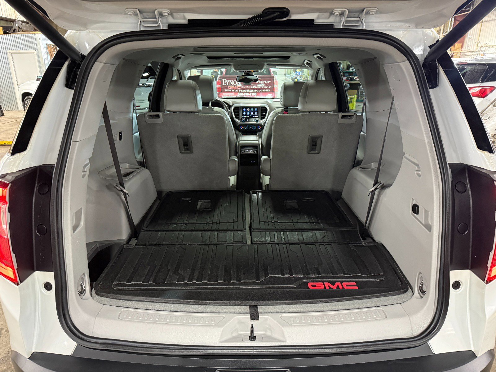 Used 2022 GMC Acadia SLT w/ LPO, Floor Liner Package image 20