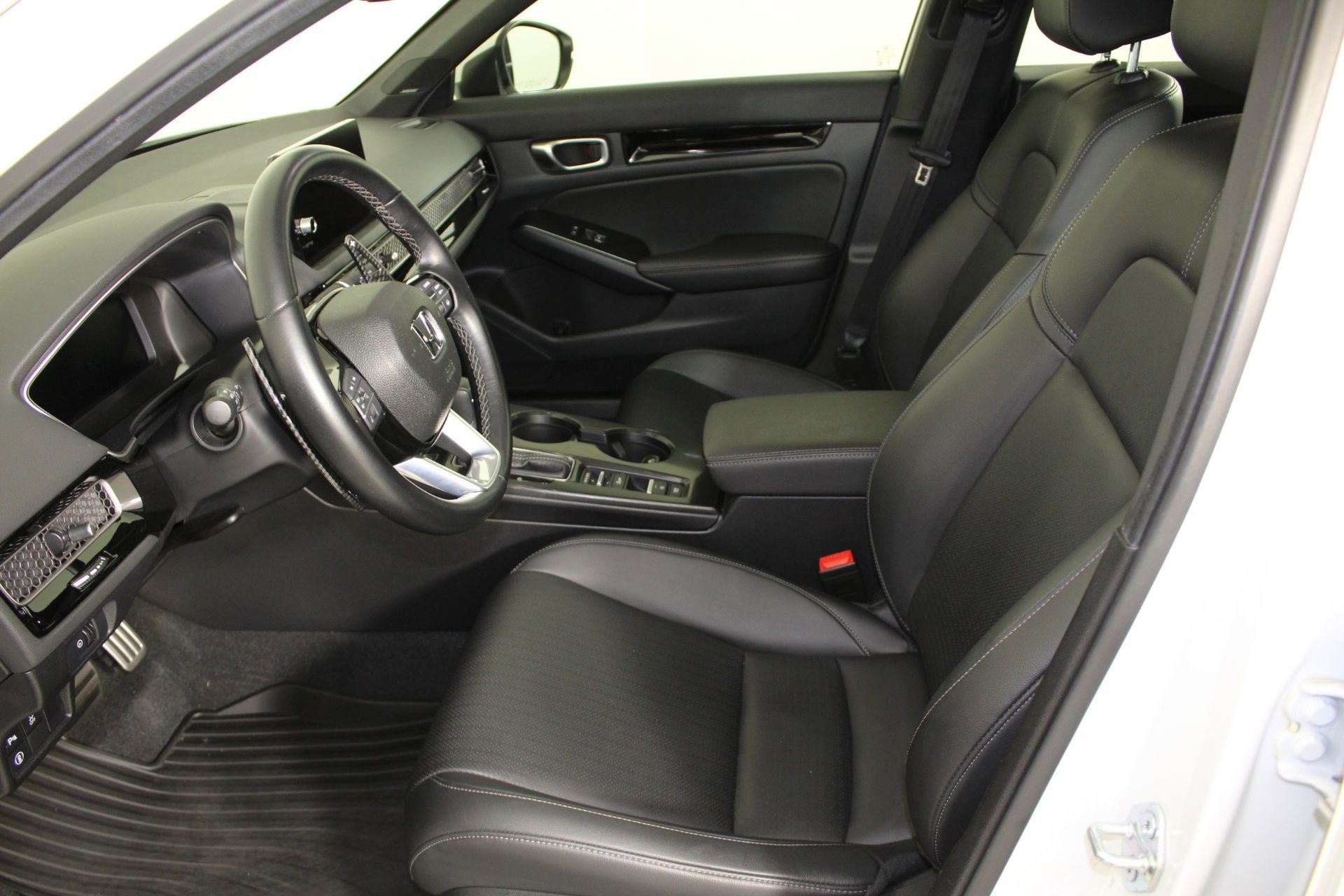 Used 2024 Honda Civic Sport Touring image 5