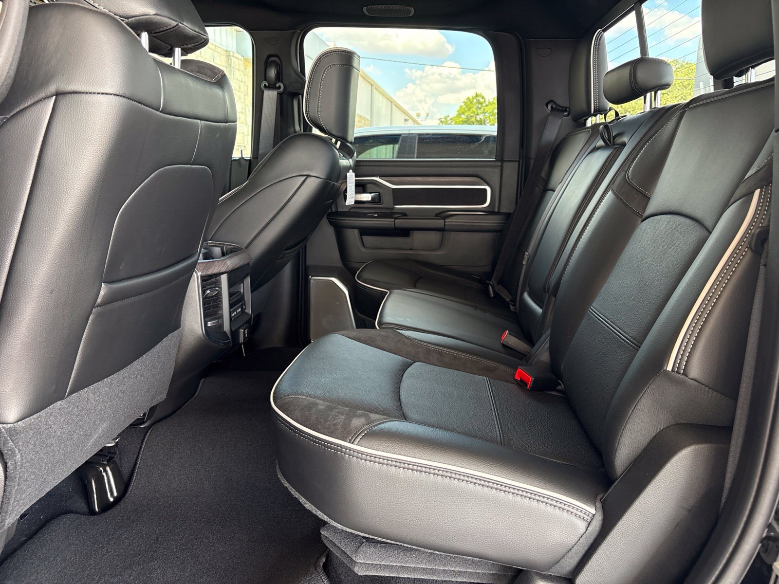 New 2027 RAM 2500 Laramie AWD/4WD image 18