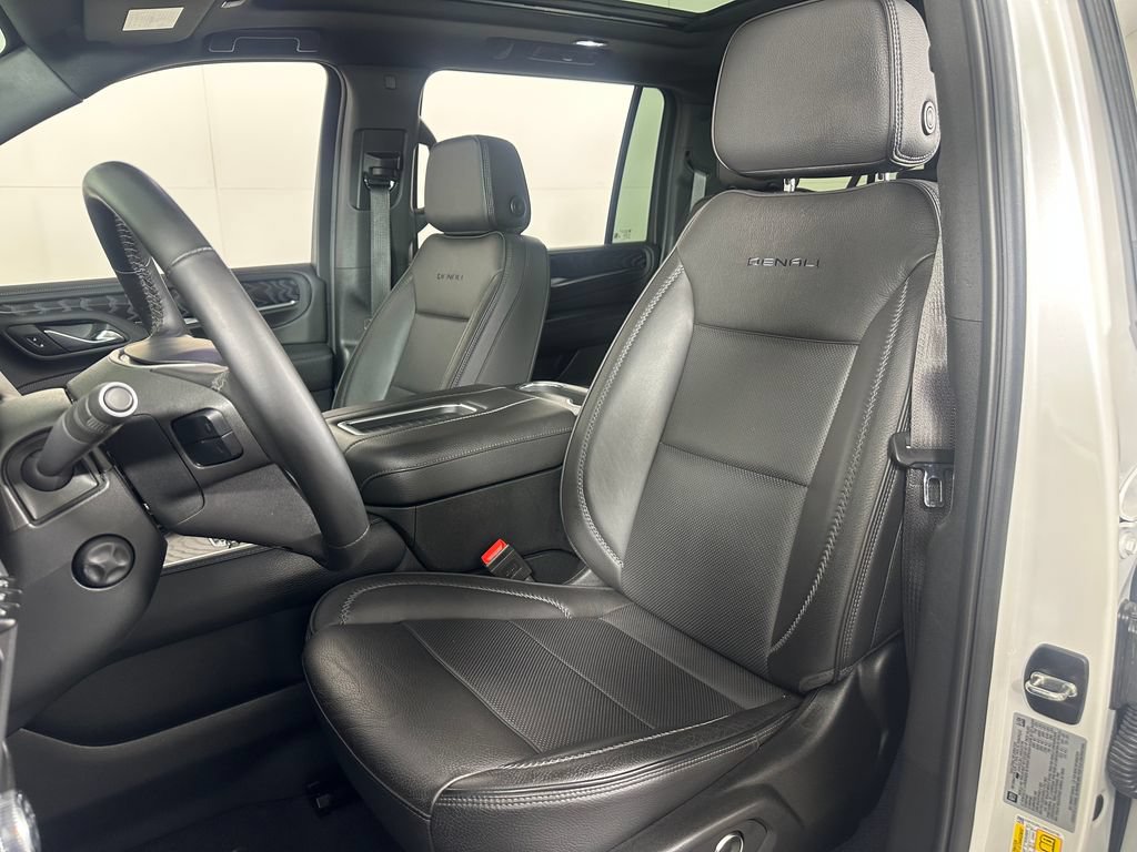 Used 2024 GMC Yukon XL Denali AWD/4WD image 14