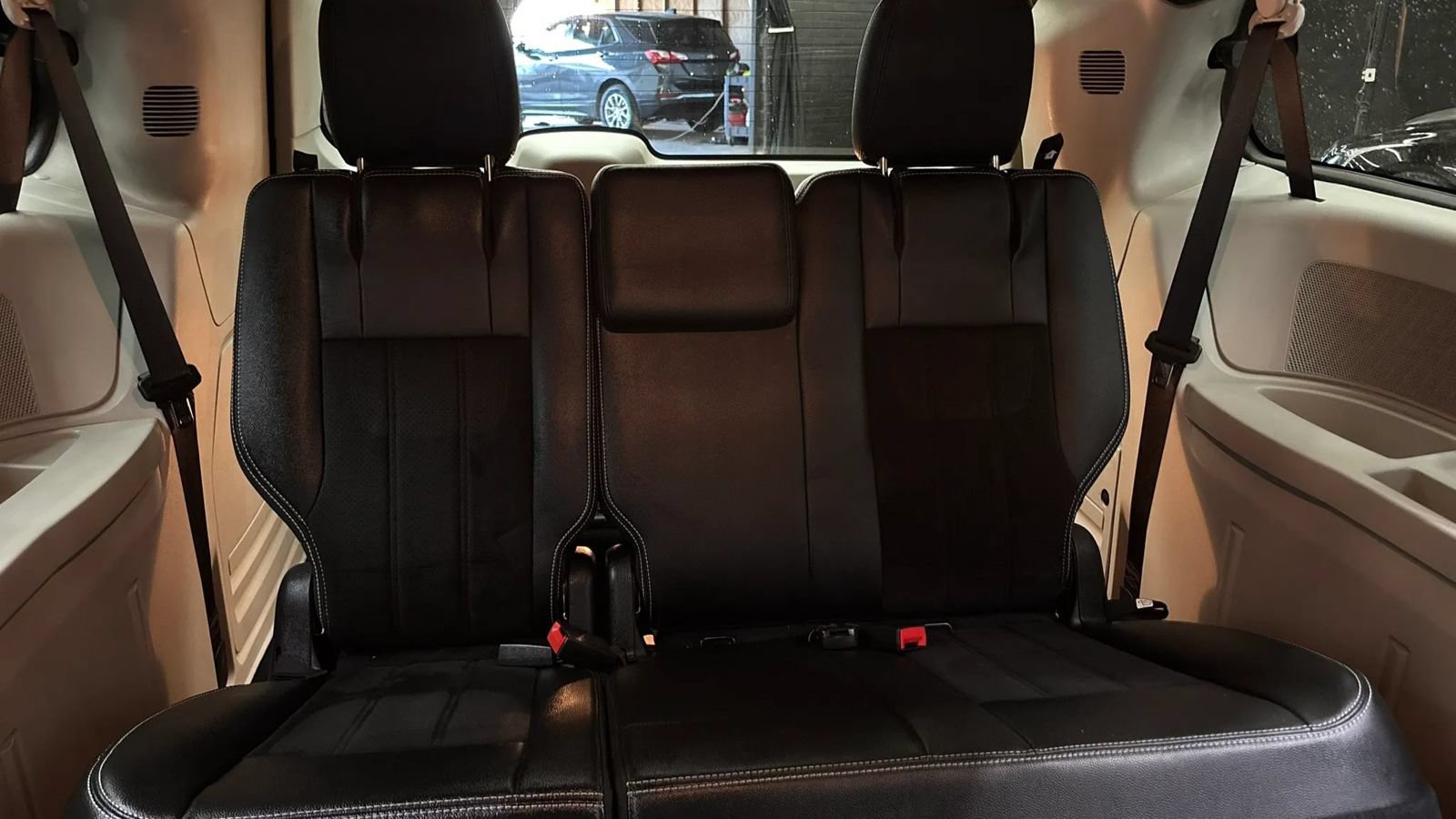 Used 2018 Dodge Grand Caravan SXT FWD image 11
