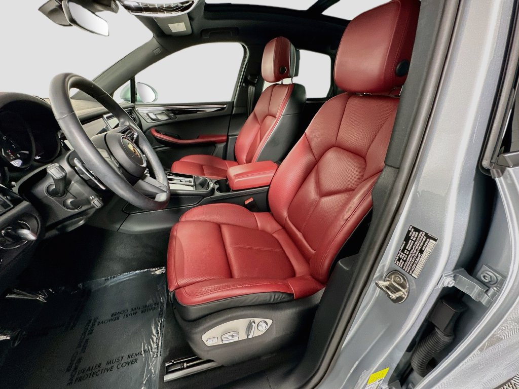 Certified 2024 Porsche Macan AWD/4WD image 5