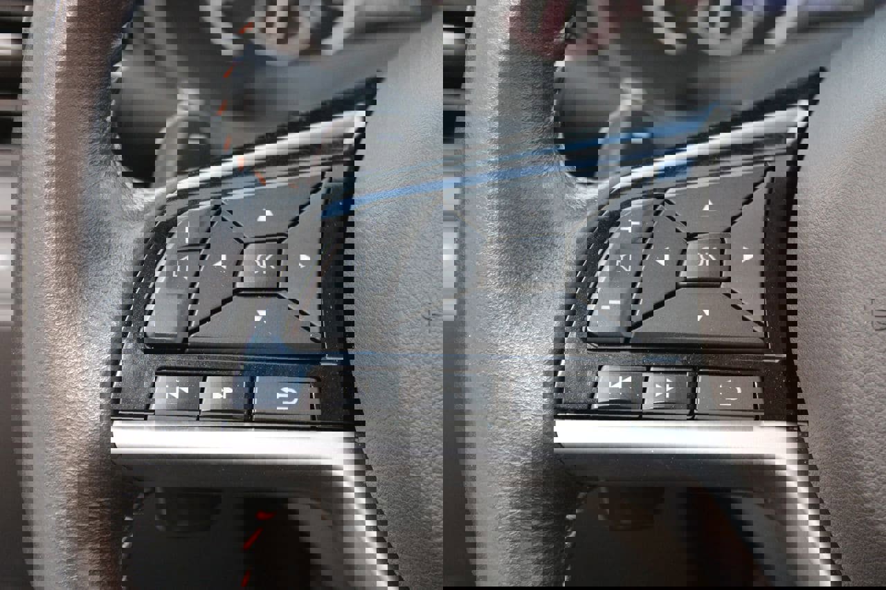 Used 2025 Nissan Altima 2.5 SR image 12