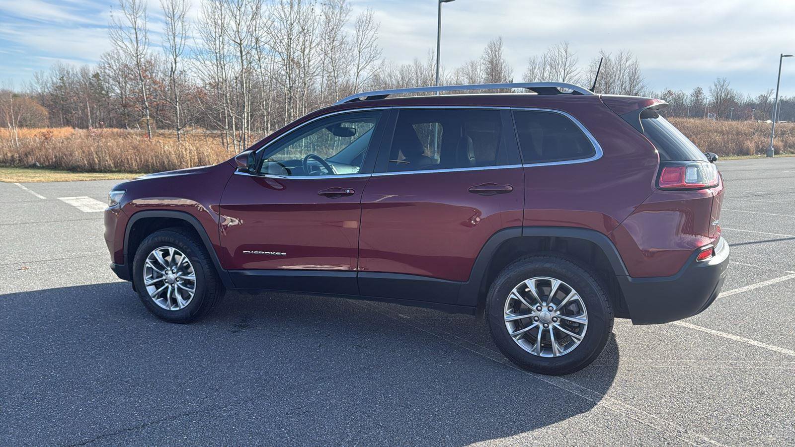 Used 2019 Jeep Cherokee Latitude Plus w/ Comfort/Convenience Group image 11