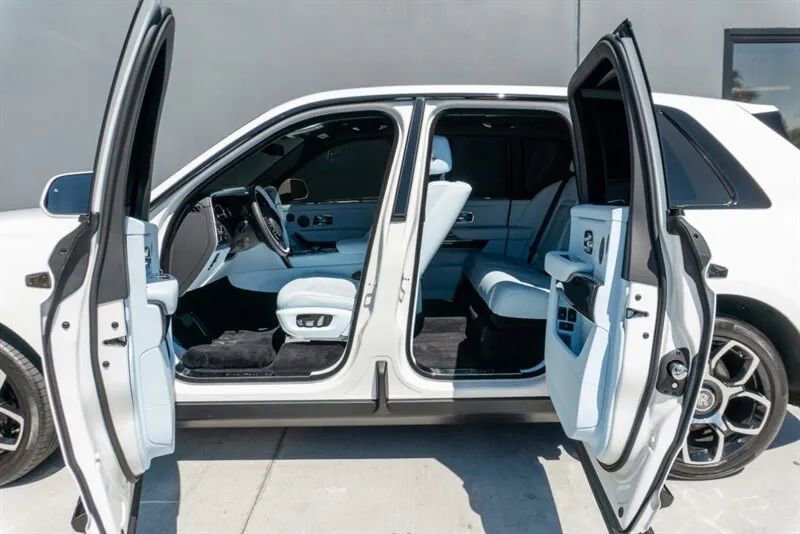 Used 2024 Rolls-Royce Cullinan Black Badge image 14