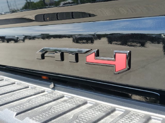 New 2026 GMC Sierra 2500 AT4 w/ AT4 Premium Plus Package AWD/4WD image 8