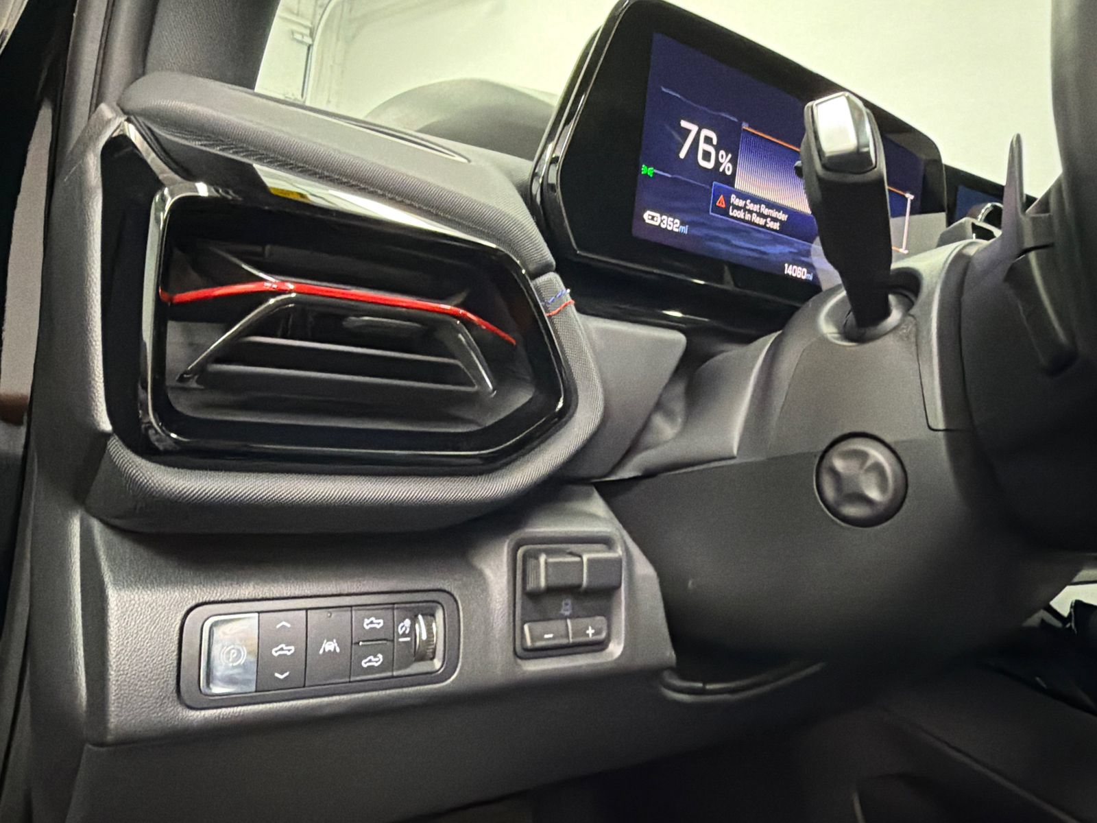 Used 2025 Chevrolet Silverado EV RST AWD/4WD image 31
