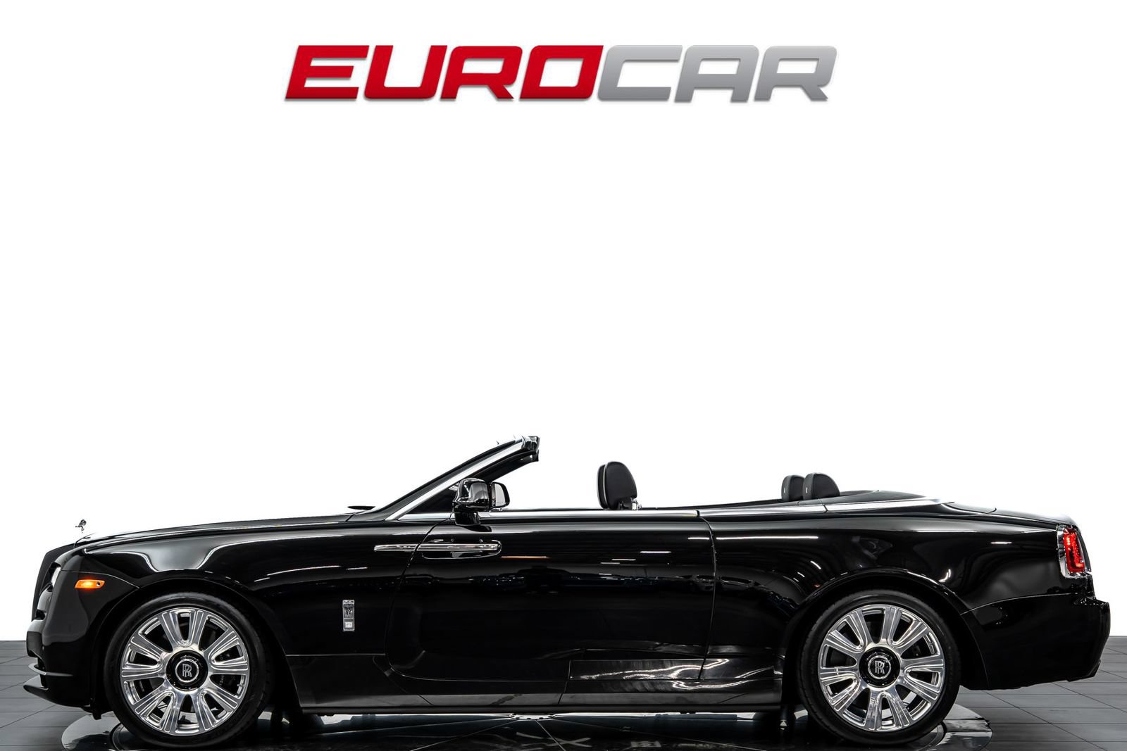 Used 2017 Rolls-Royce Dawn RWD image 2