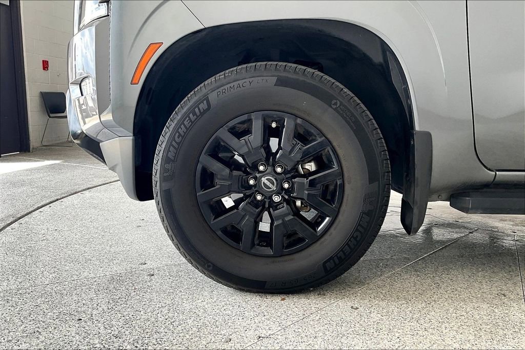 Used 2023 Nissan Frontier SV w/ Midnight Edition Package image 12