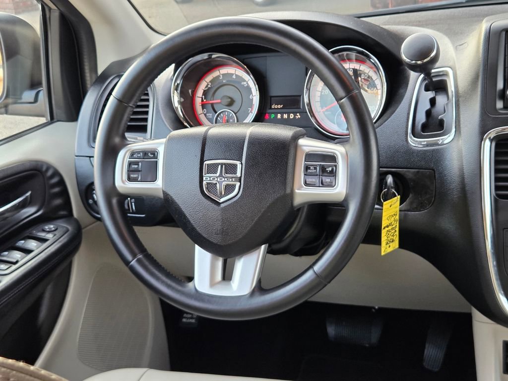 Used 2015 Dodge Grand Caravan SXT w/ UConnect Hands-Free Group image 16