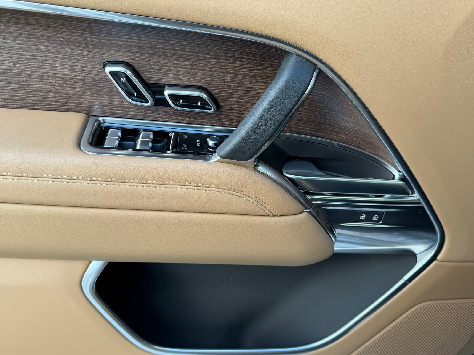 New 2026 Land Rover Range Rover SE image 21