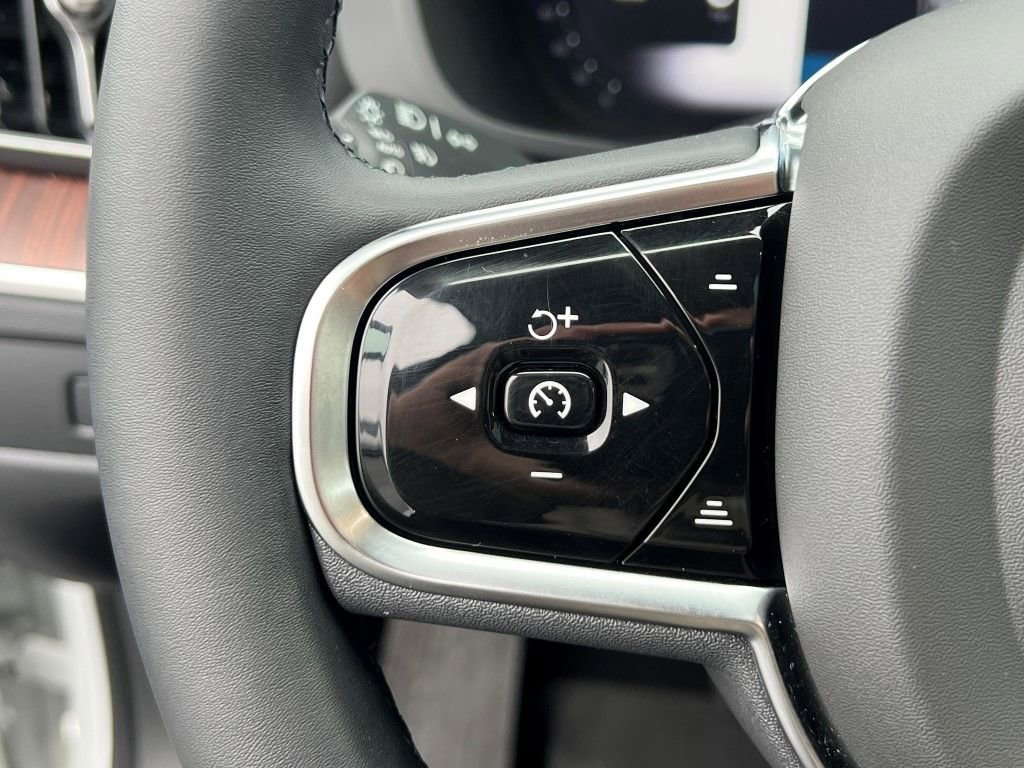Certified 2023 Volvo XC60 B5 Plus w/ Climate Package image 27