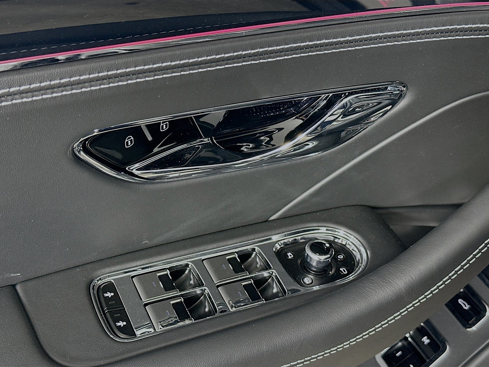 New 2026 Bentley Flying Spur V8 AWD/4WD image 19