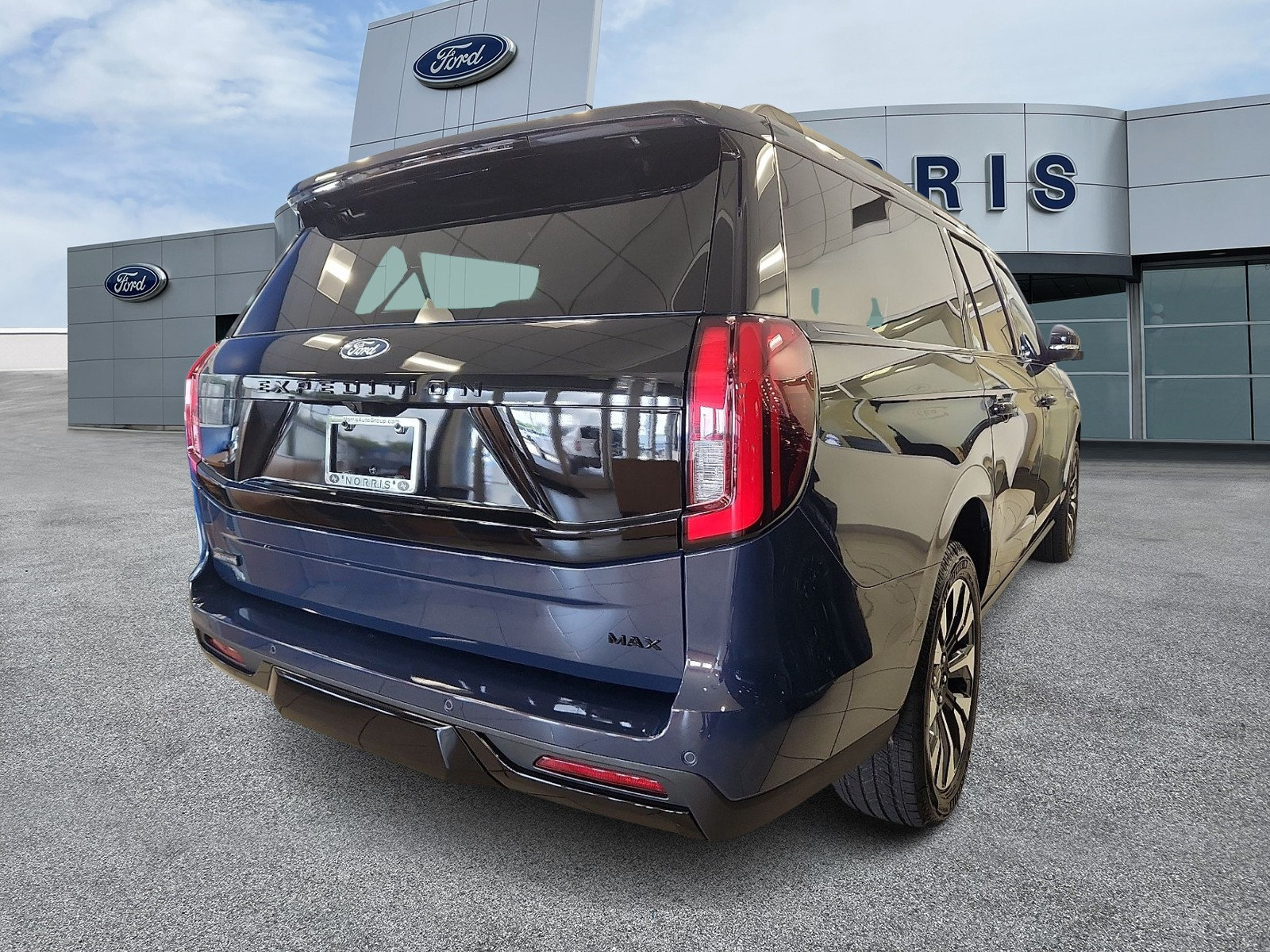 New 2027 Ford Expedition Max Platinum AWD/4WD image 2