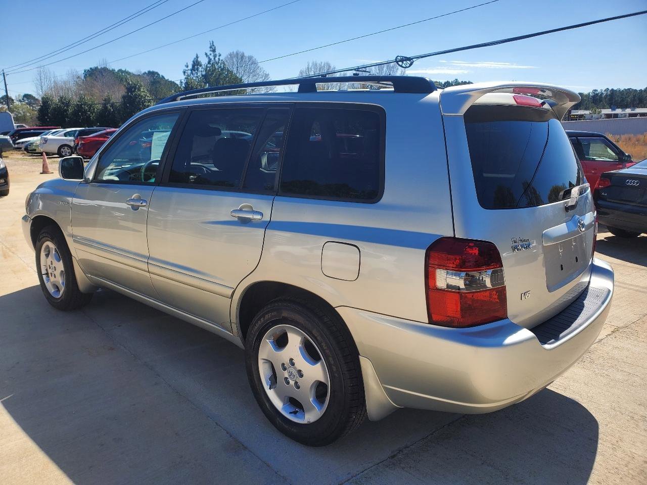 Used 2004 Toyota Highlander V6 2WD with 3rd-Row Seat image 14
