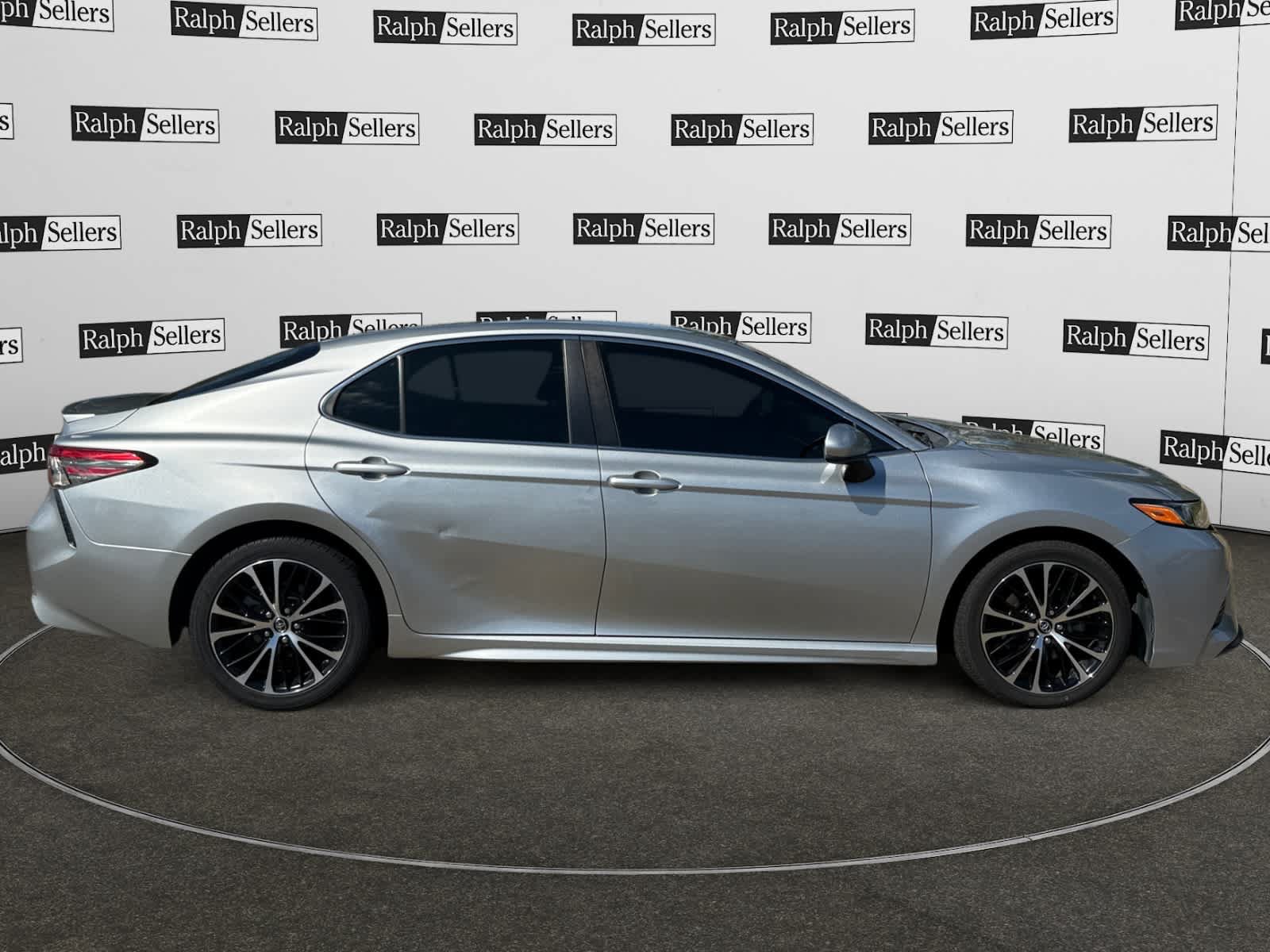 Used 2018 Toyota Camry SE FWD image 7