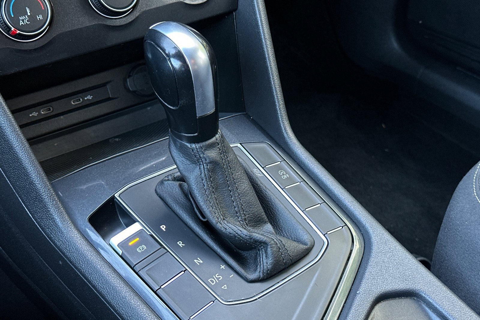 Used 2021 Volkswagen Tiguan S image 22