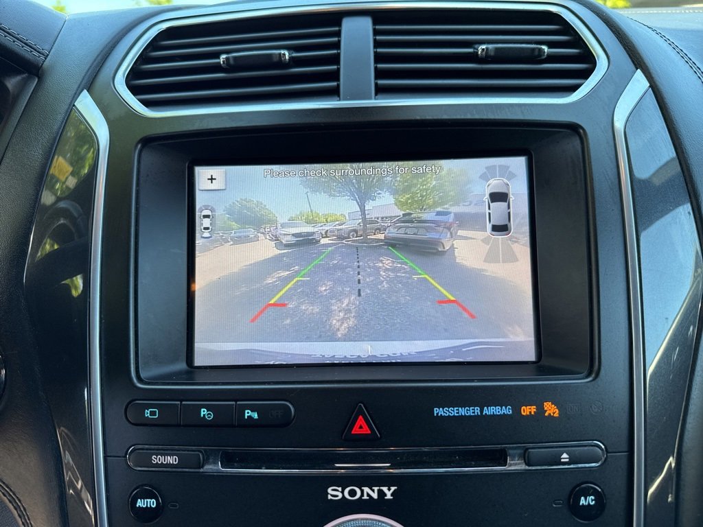 Used 2017 Ford Explorer Platinum image 17