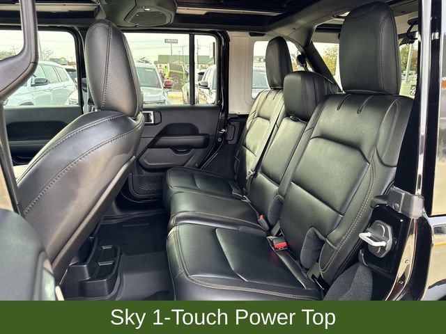 Used 2025 Jeep Wrangler Sahara image 17
