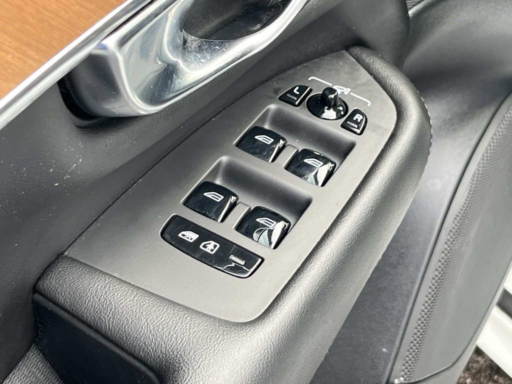 Used 2023 Volvo XC90 B6 Plus w/ Protection Package image 26