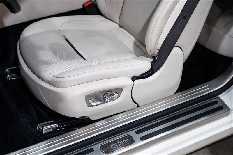 Used 2016 Rolls-Royce Wraith RWD image 26