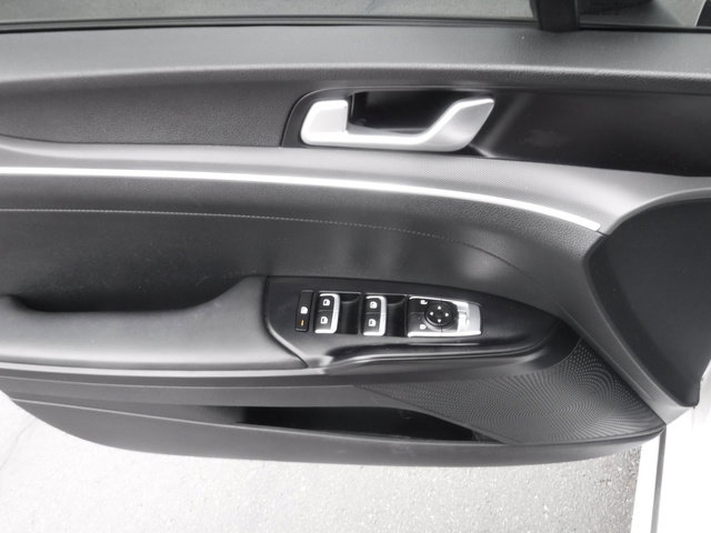 Used 2021 Kia K5 LXS image 10