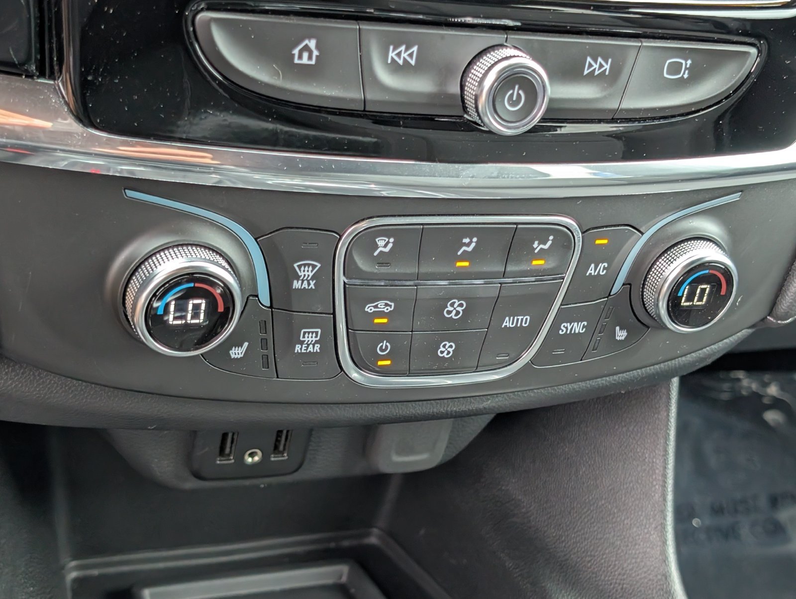 Used 2023 Chevrolet Traverse LT AWD/4WD image 31